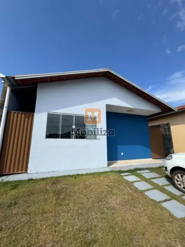 Casa com 2 dormitórios e quintal amplo no Condomínio Lagoa Azul