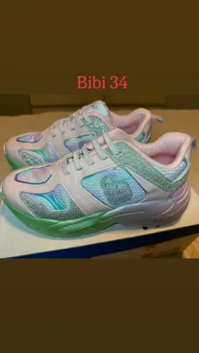 Tênis semi novo menina 34- Bibi