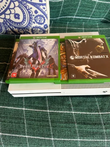 Vendo Xbox one 1 Tera com 4 jogos
