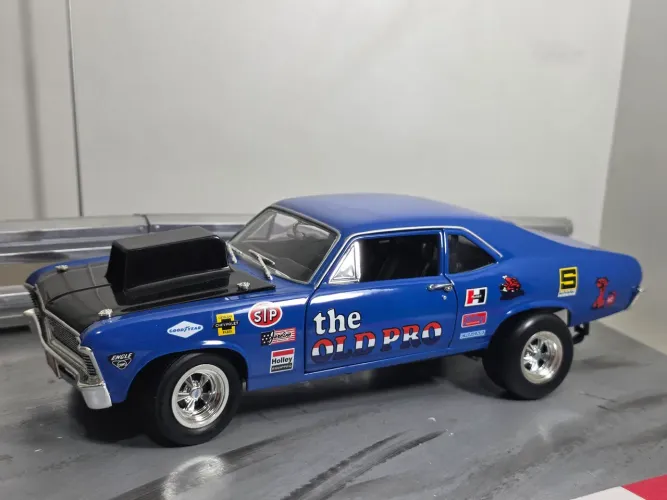 Miniatura 1:18 1966 Chevy Nova SS "The Old Pro" ertl rara