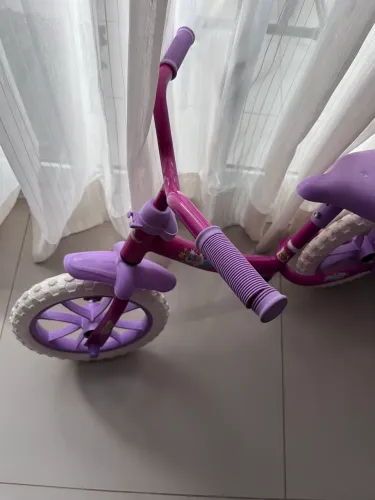 Bicicleta infantil de equilíbrio