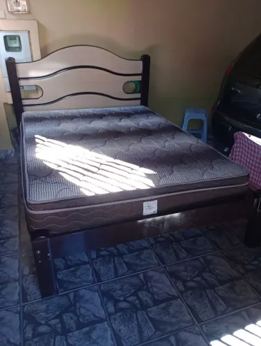 Cama de casal e colchão ortopédico 
