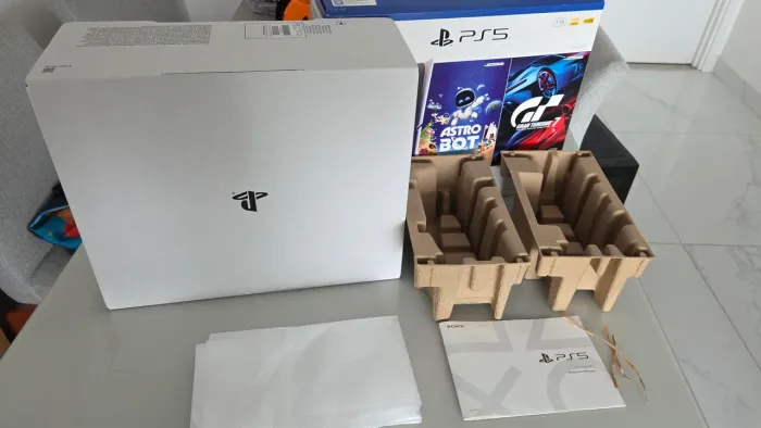 Caixa completa do Playstation PS5, manual e assessórios