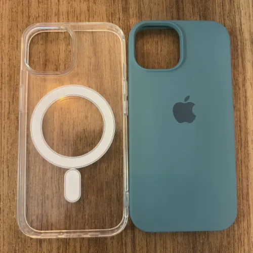 Kit Capinhas para iphone 15 Novas - uma azul e outra transparente com magsafe 