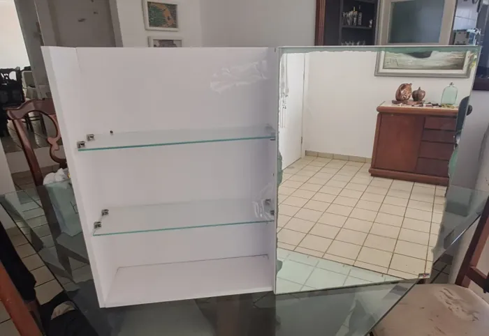 Móvel de parede para banheiros 
