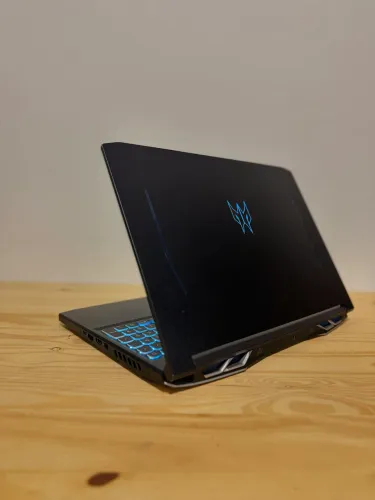 Notebook Acer Predator Helios - RTX 3060 / Intel Core i7 11800H / 16GB / SSD 512GB