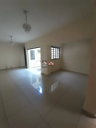 Casa à venda e locação no Centro de Pindamonhangaba!