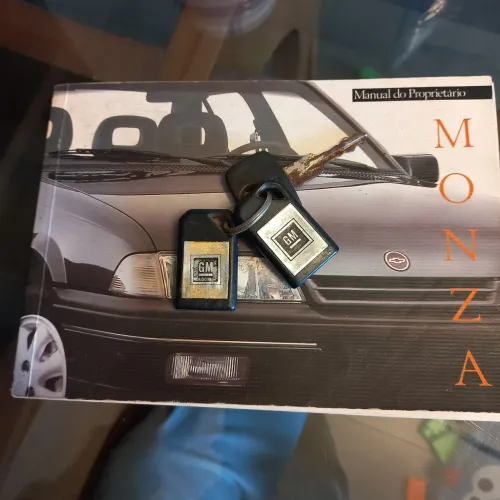 Kit De Bordo Completo Monza Tubarão - 02 Ímãs De Alarme GM + Manual Proprietário + Chave 