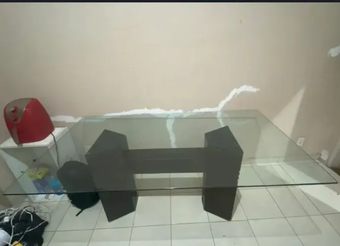 Mesa de vidro 180x100 obs: sem cadeiras