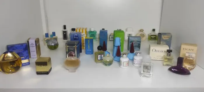 Lote de 250 miniaturas de perfumes vintage