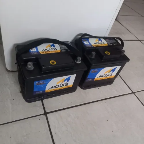 VENDO BATERIA MOURA DE 60 E 50 AMPERES SEMI NOVA. 