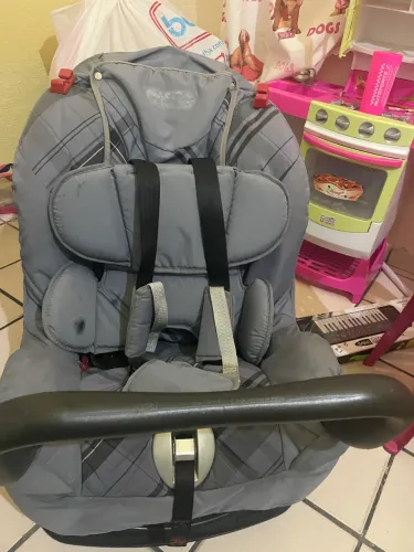 Cadeirinha Infantil 180,00