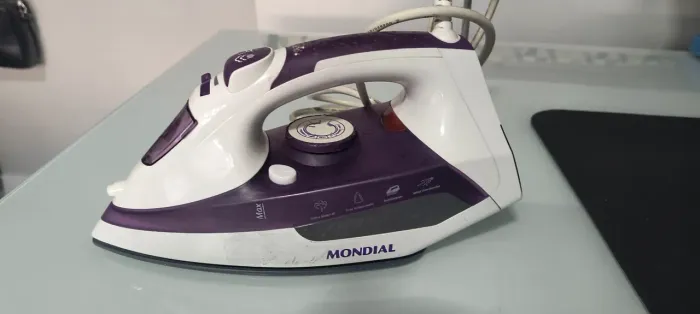Ferro de passar roupa Mondial
