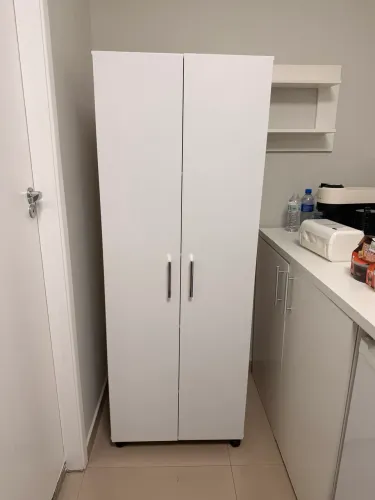 Armário Lavanderia Branco em Ótimo Estado