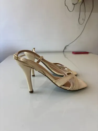 Salto alto branco para formatura festas
