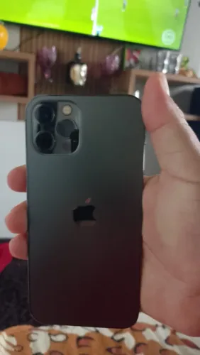 Vendo um celular iPhone 12 Pro 128 giga perfeito com nota fiscal