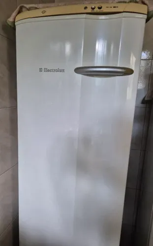 Freezer Vertical Electrolux FE26 - 203 Litros