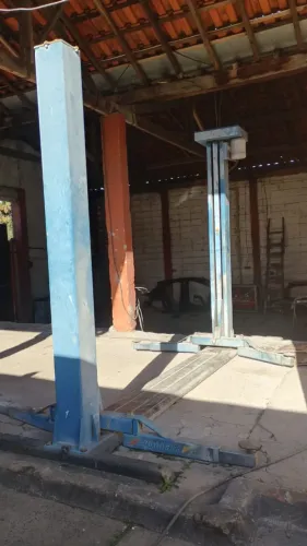 Elevador Automotivo Engecass EC 2600 (2.600 kg) - Usado, em ótimo estado!