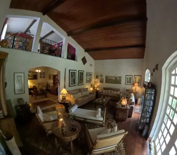 EXCELENTE CASA Chácara 4.192 metros, casa principal + anexos SPA e academia Condomínio Mon