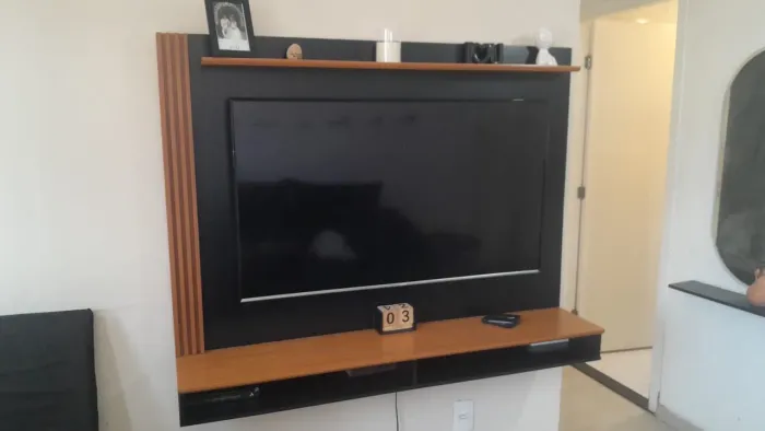 Rack TV semi novo