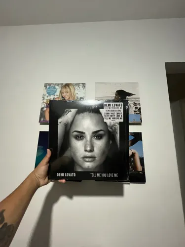 Vinil - Tell me You Love Me