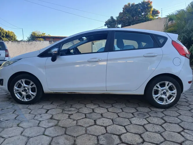 Ford Fiesta 1.5 16V Flex Mec. 5P 2015