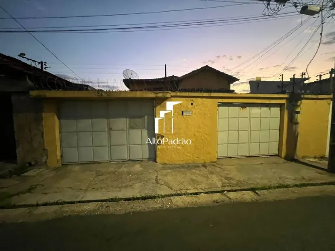 Casa com 4 dormitórios à venda, 260 m² por R$ 800.000 - Centro (Sul) - Teresina/PI