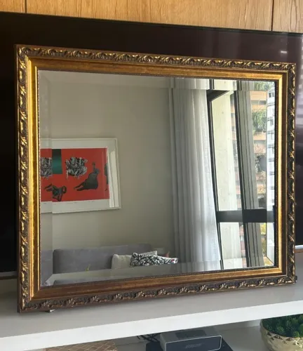 Espelho Bisotê com Moldura Dourada Ornamental 83x70