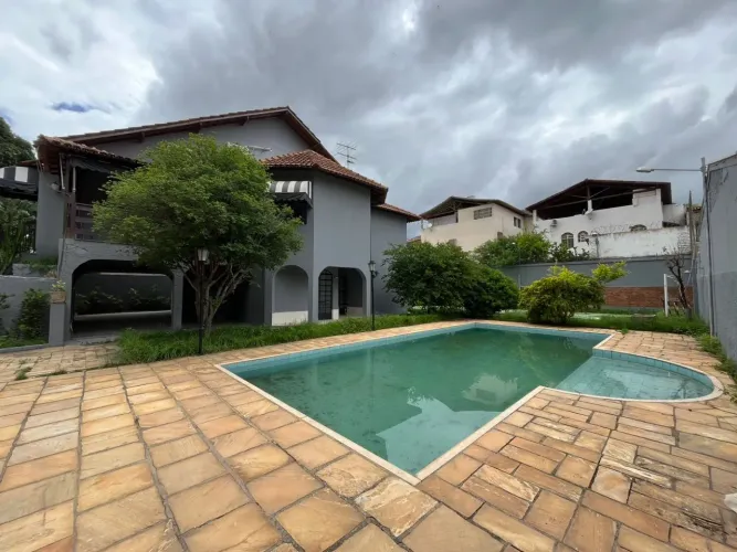 Casa Ilha para venda possui 255 metros quadrados com 3 quartos
