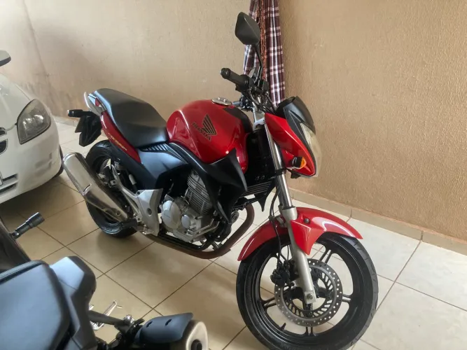 Cb300 ano 2012 moto file é bem cuidada