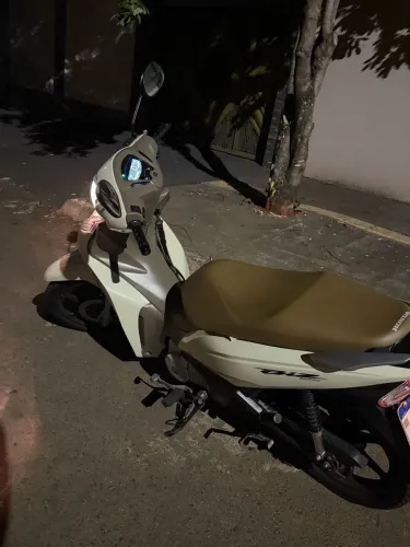 Honda Biz 125 branca