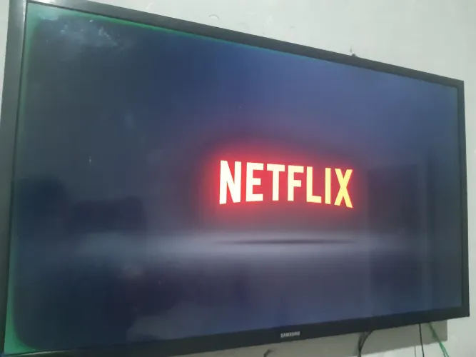 SMART TV SAMSUNG 32 POLEGADAS -PERFEITA- MAS LEIAM O ANÚNCIO