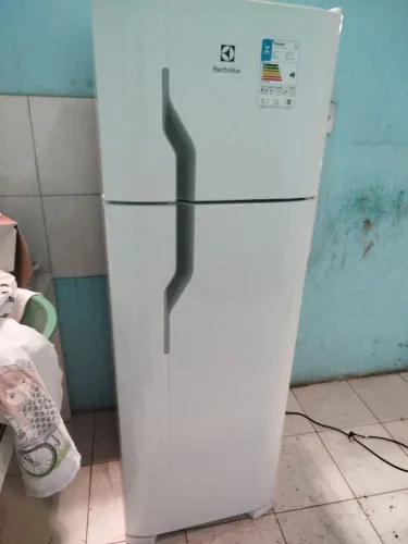 Vende-se Geladeira Electrolux 