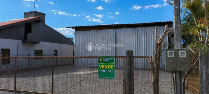 pavilhão comercial e uma casa no centro de Portão