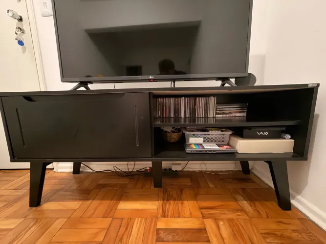 Rack preto para TV - seminovo, impecável - R$ 300