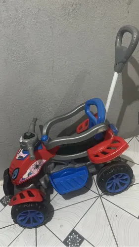 Vendo motoca infantil em ótimo estado! Completa, resistente e pronta para anda