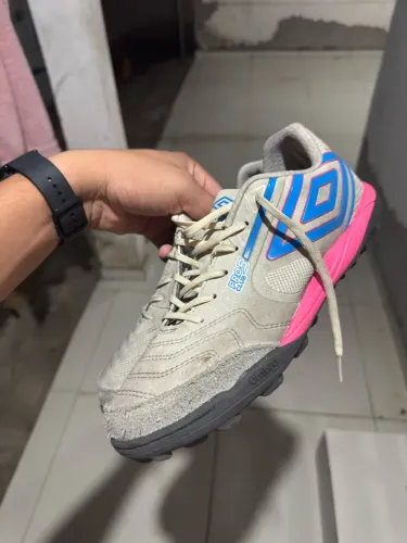 Chuteira society Umbro