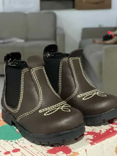 Bota para Criança ( tamanho 20 )