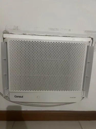 Ar condicionado de janela, 10.000 Btu?s, marca Cônsul, inverter com controle remoto
