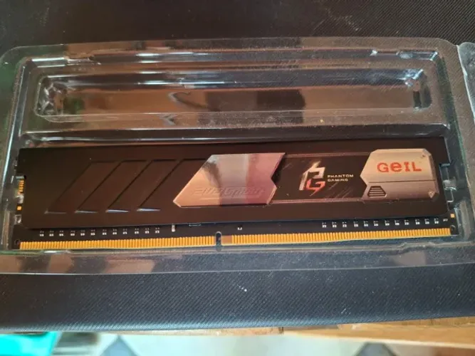 Memória DDR4 Geil EVO Spear Phantom Gaming (AMD) 8GB 3200MHz CL16
