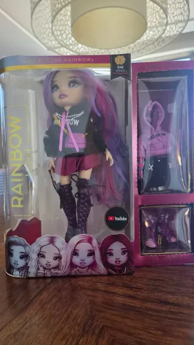 Boneca RAINBOW HIGH EMI VANDA