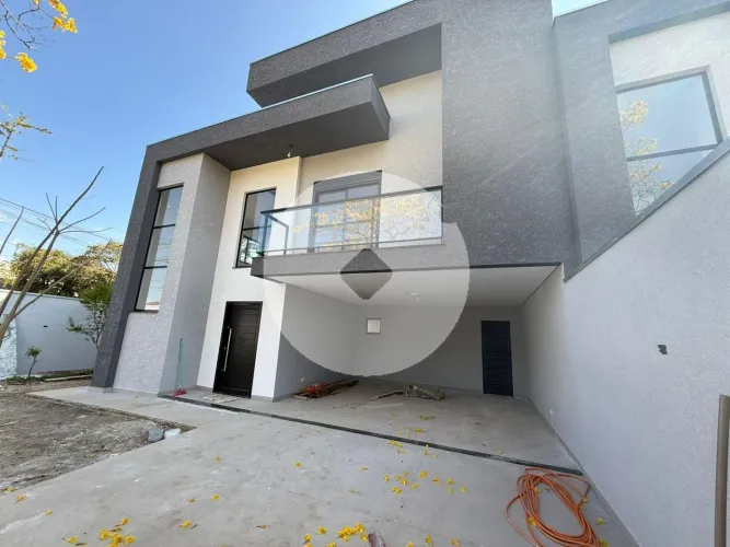 Sobrado novo com 3 suites de esquina a Venda no Ecoville com otimo quintal