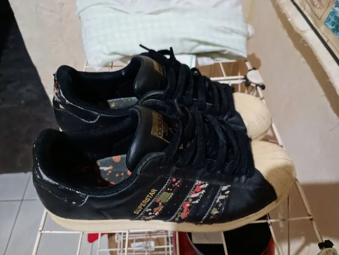Tênis Adidas original Superstar "Black Camo / Fox Orange" N° 40
