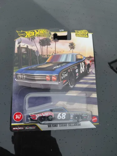 Hotwheels Premium 69 Ford Torino