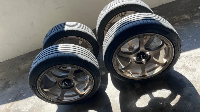 Rodas aro 15 com pneus 99% de borracha
