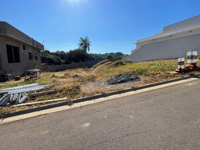 Terreno no condomínio Residencial dos Lagos sem vizinhos de fundo - 364 m²