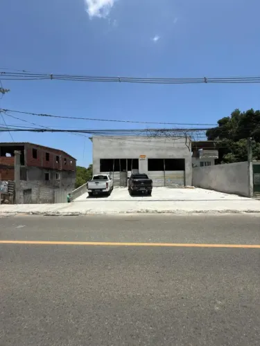 Galpão: Próximo à Av. Paralela, Várias metragens.