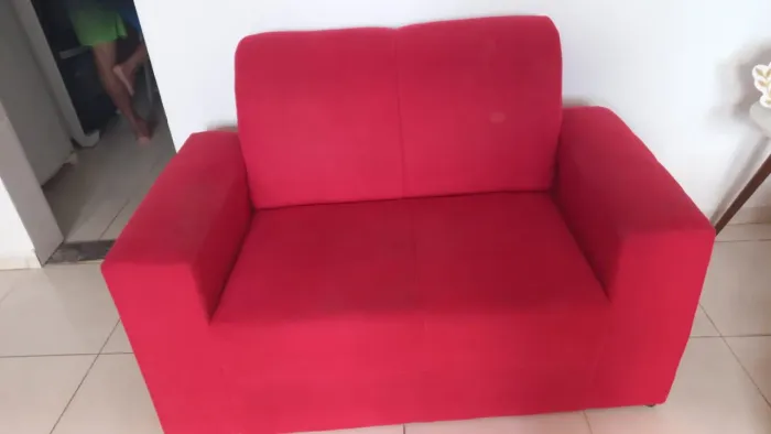 Vende -se sofá 2 lugares retirada no bairro de Vila Canária