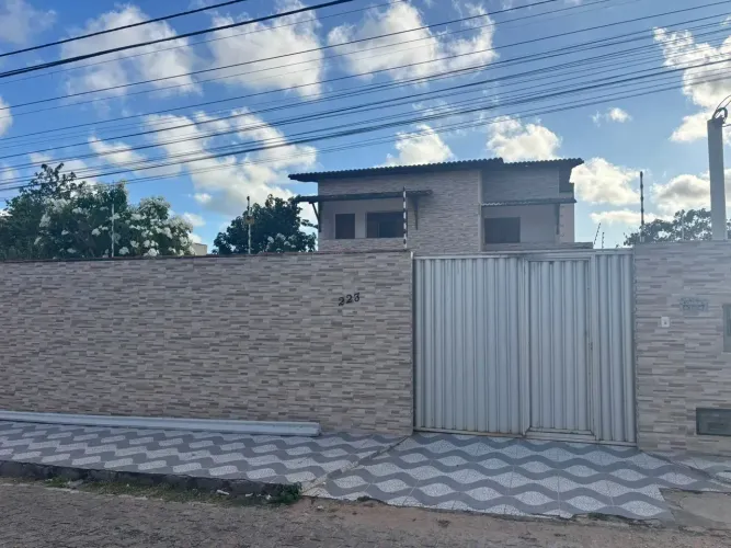Alugo linda casa com 4 quartos em Nova Parnamirim - Parnamirim - RN