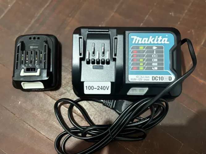 ? VENDO CARREGADOR MAKITA + BATERIA 12V ? 